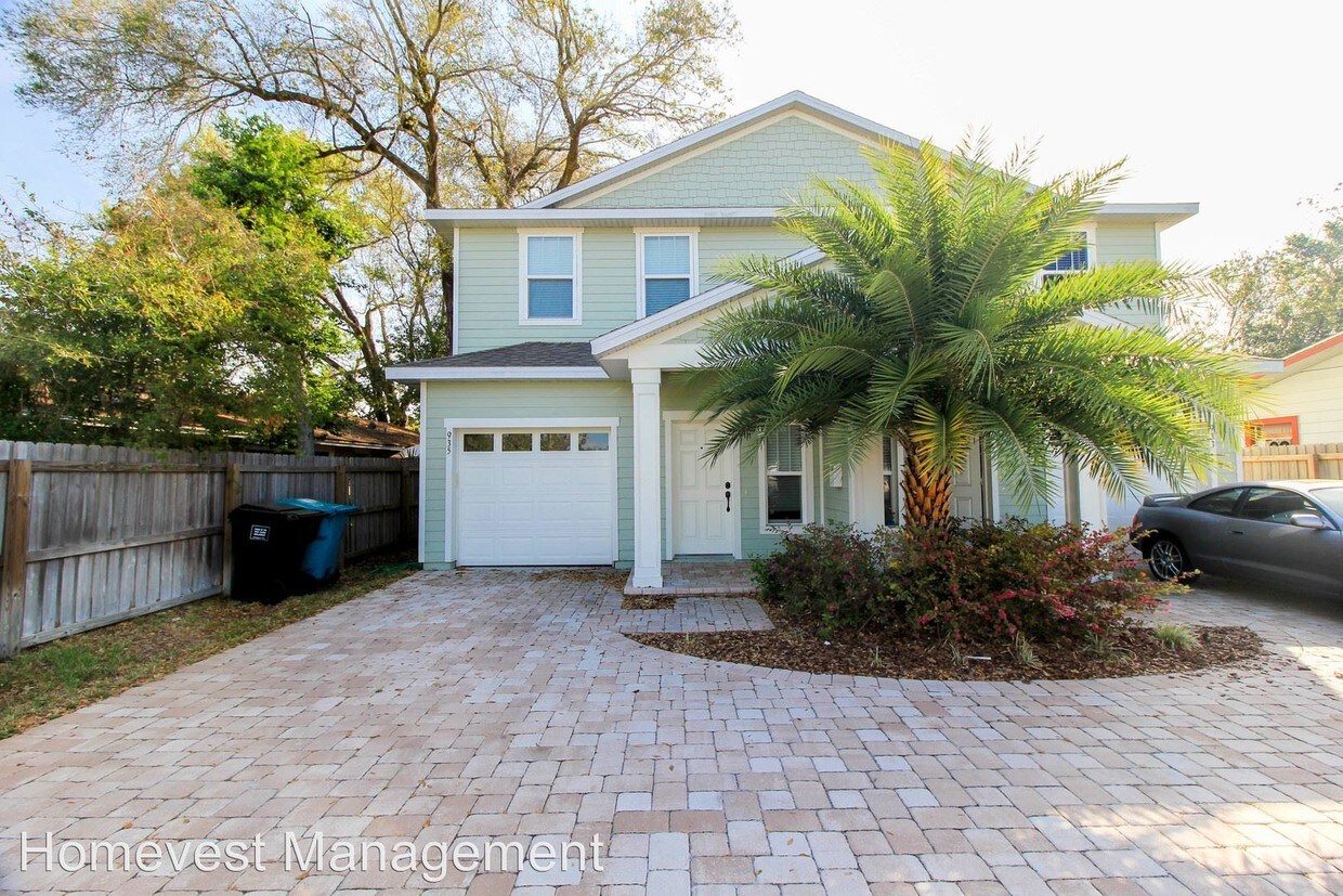 Primary Photo - 3 br, 2.5 bath House - 935 Pinegrove Avenue