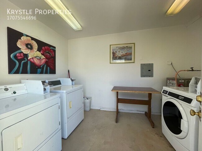 Building Photo - Upper level apartment in South Vallejo
