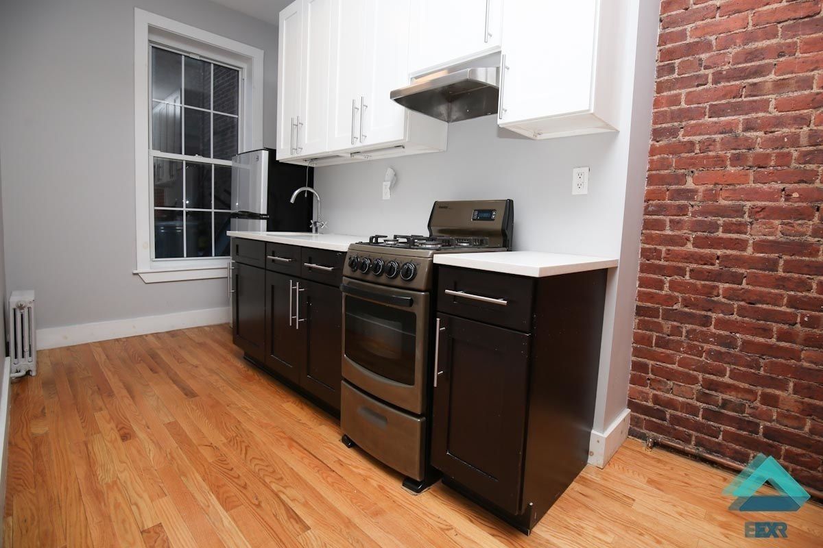 Primary Photo - 1070 Bedford Ave