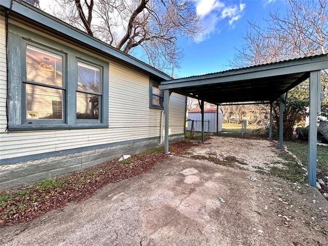 Building Photo - 1112 W 3rd St