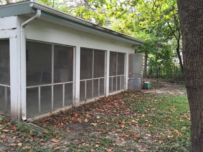 Building Photo - 1111 Iowa Ave