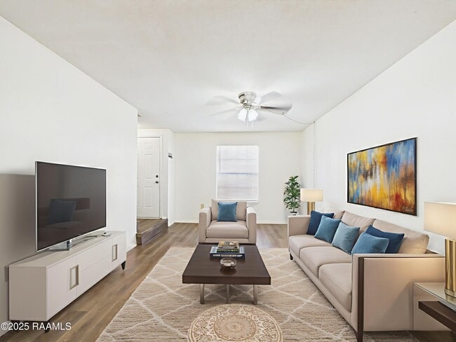 Foto del edificio - 114 Country Ln