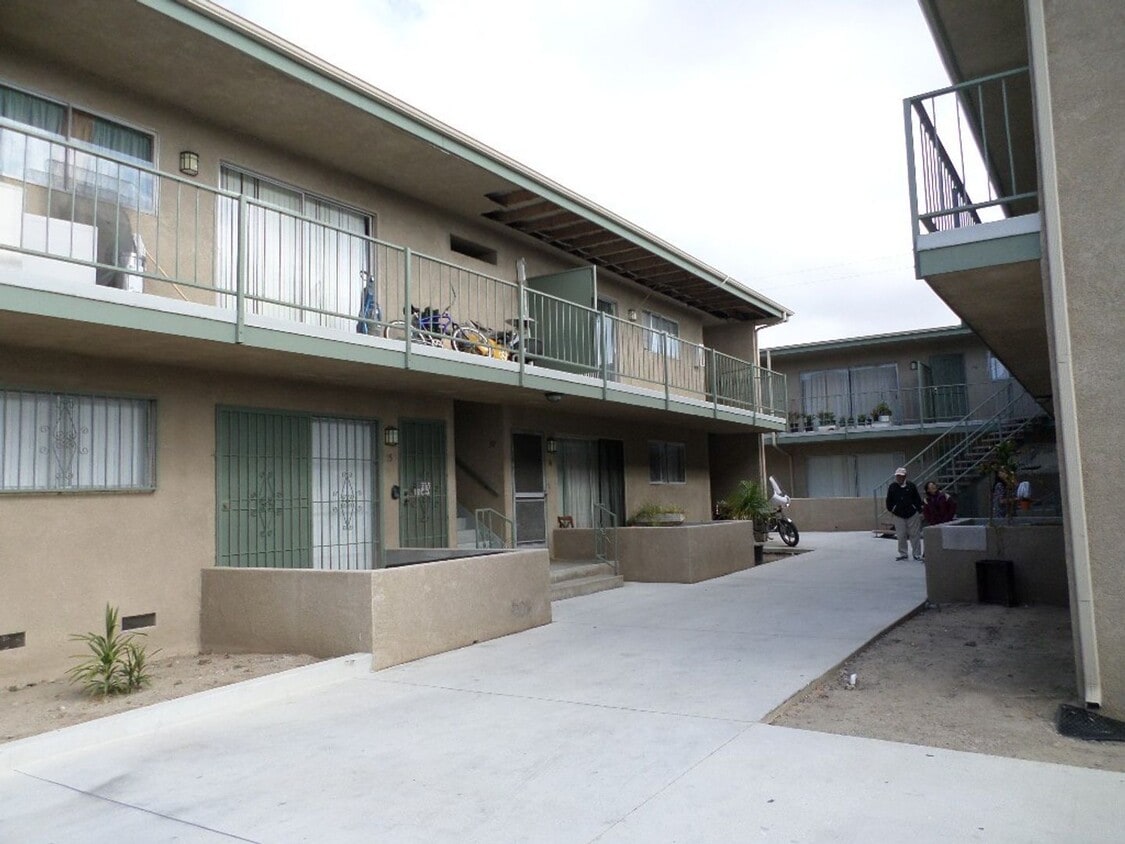 Building Photo - 14919 Normandie Ave