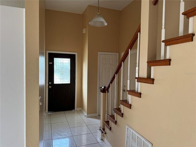 Foto del edificio - 606 Mountain Lake Pl