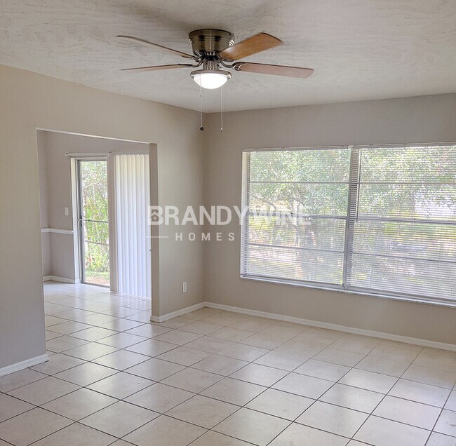 Foto del edificio - **1 MONTH FREE HOLIDAY SPECIAL!!** Market ...