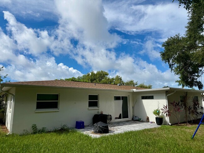 Foto del edificio - 13583 Imperial Groves Dr E
