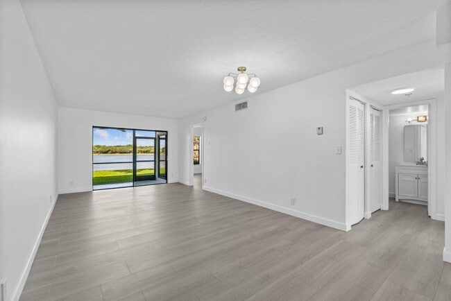 Building Photo - 2900 Olivewood Terrace