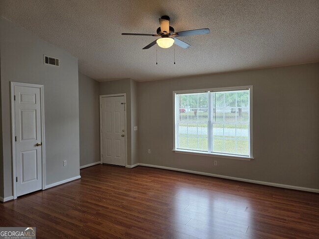 Foto del edificio - 200 Deer Rd