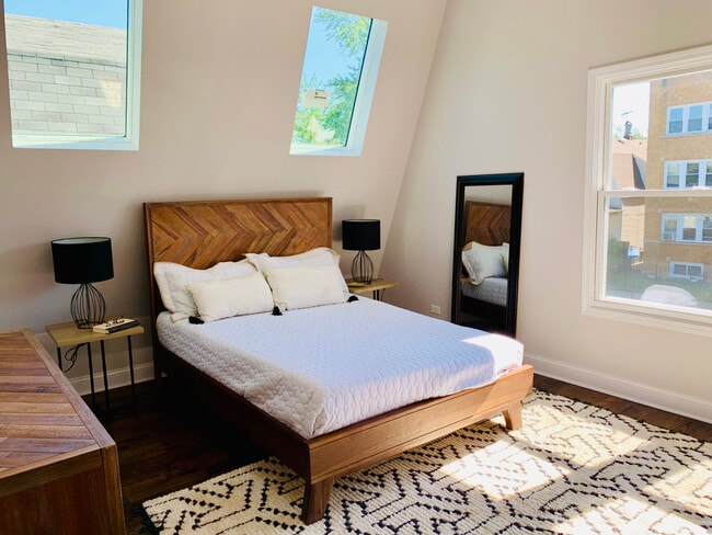 master bedroom - 5522 W Farragut Ave