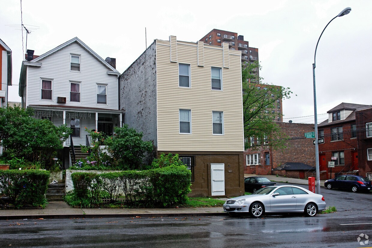 Primary Photo - 652 Burke Ave