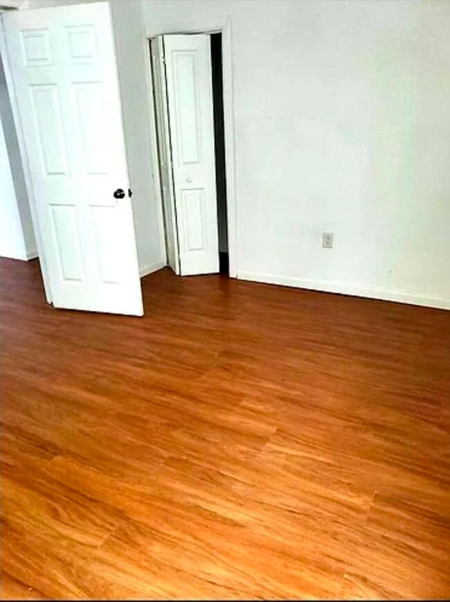 Foto del edificio - 36 Yates Ave