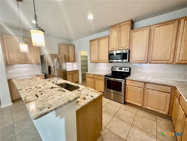 Building Photo - 413 Hunters Hill Dr