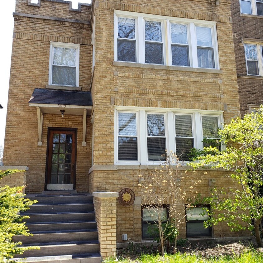 Primary Photo - 6419 N Seeley Ave