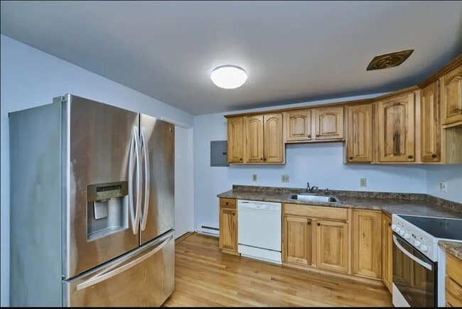 Building Photo - 3 Colonial Village Dr