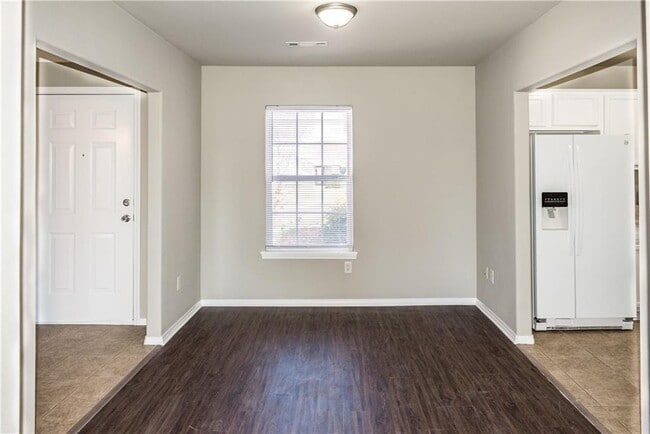 Building Photo - 6604 SW Springwood St
