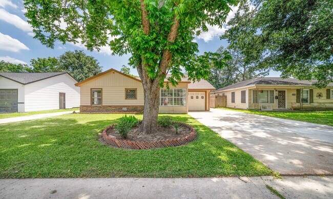 Foto del edificio - 1309 Jefferson St