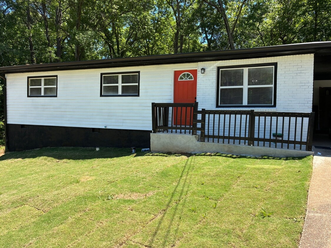 Photo - 6109 Oakwood Cir SW (Covington, GA)