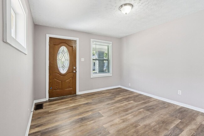 Foto del edificio - Coming Soon! West Side Two Bedroom Home wi...