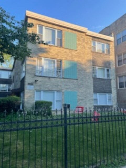 Building Photo - 1623 W Chase Ave