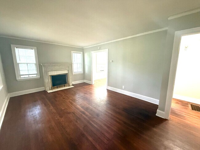 Foto del edificio - ** 2 Bed 1 Bath Located in Highland Garden...