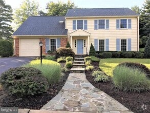 Building Photo - 2 Over Ridge Ct