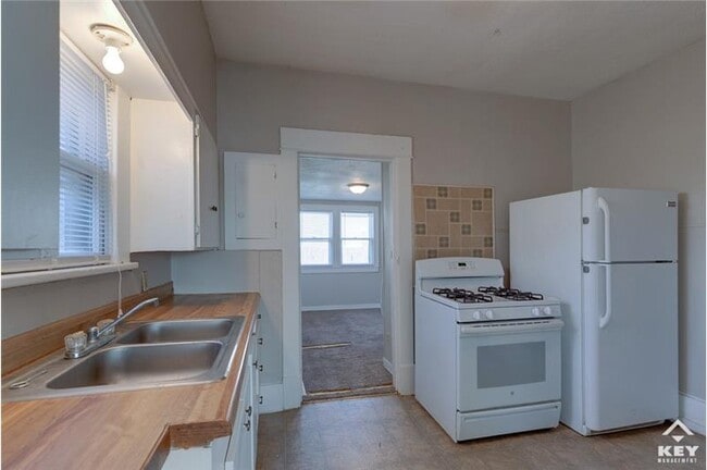 Building Photo - 856 S Millwood Ave