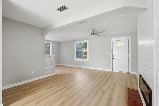 Foto del edificio - 2114 Merrill Ave