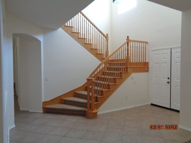 Foto del edificio - Gorgeous 2 Story built in 2003 with 2743 sq. ft.
