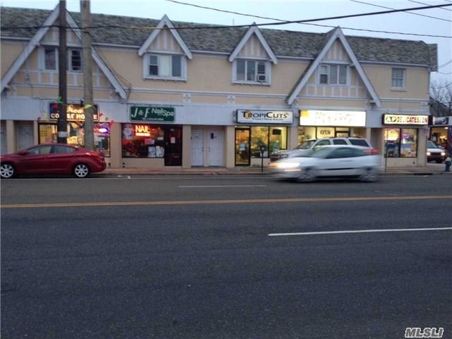 Primary Photo - 250 Merrick Rd