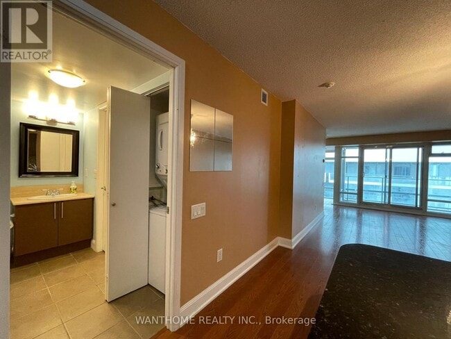 Building Photo - 2191 Yonge St