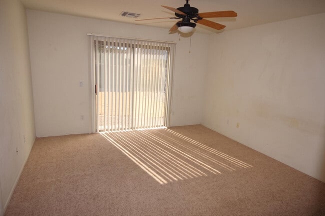Foto del edificio - 2423 E Winged Foot Dr