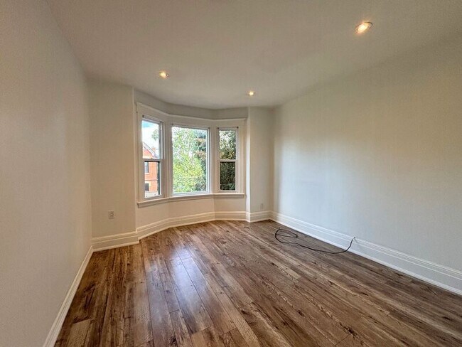 Photo du bâtiment - 32 Arthur Ave S