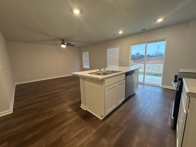 Building Photo - 39 River Rock St