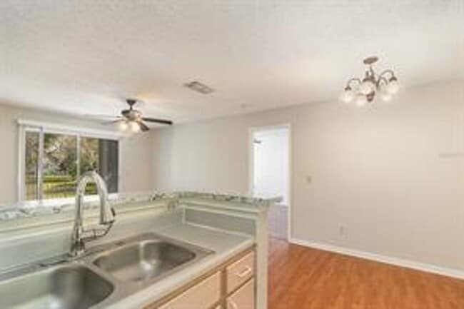 Building Photo - Bright and Spacious 2 BR / 2 BA Condo in C...