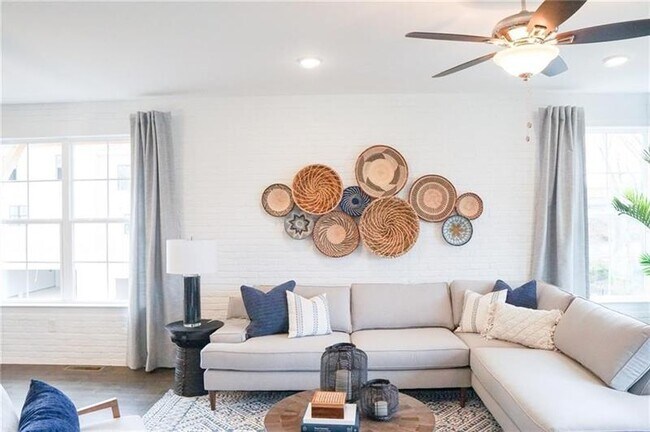 Foto del edificio - 3025 Poppy Ln