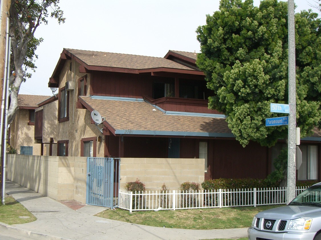 Primary Photo - 2701 E 57th St