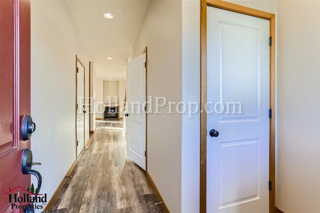Foto del edificio - Beautiful 2 Level Home in Excellent Hillsb...