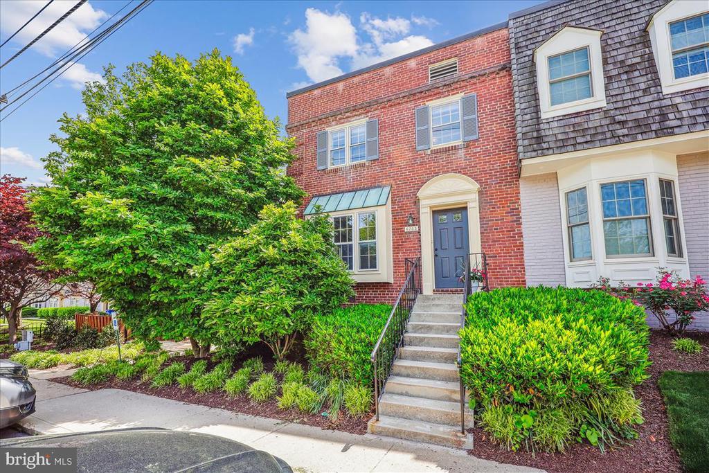 Foto principal - 6705 Hillandale Rd