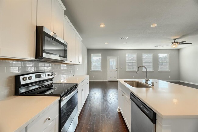 Building Photo - 108 Flexus Ln