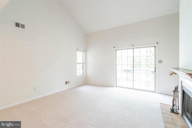 Building Photo - 804 Foxmeadow Dr