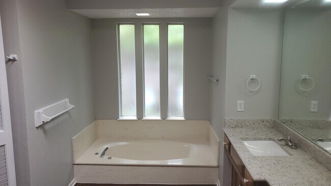 Building Photo - Great Garland Home!  Move in ready