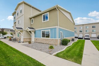Building Photo - 734 E 500 S