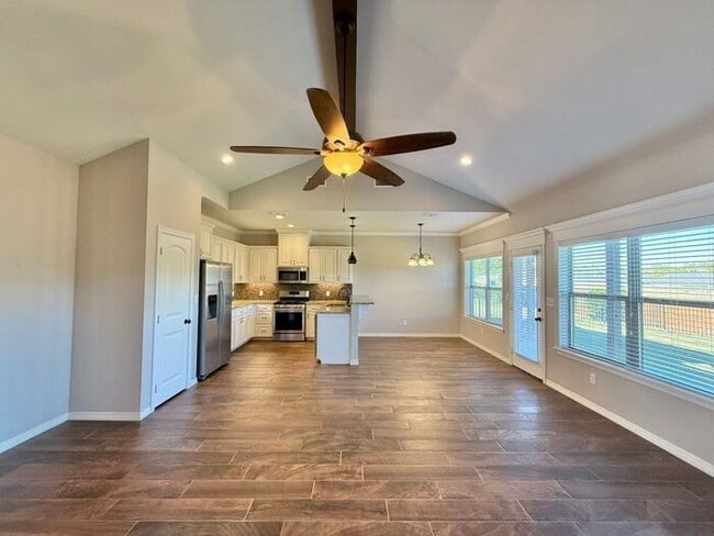 Building Photo - Beautiful 3-Bedroom, 2-Bath Home with Mode...