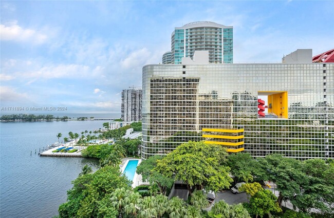 Foto del edificio - 1925 Brickell Ave