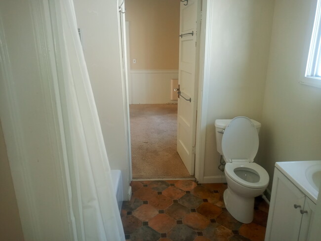 Baño - 5348 Locksley Ave