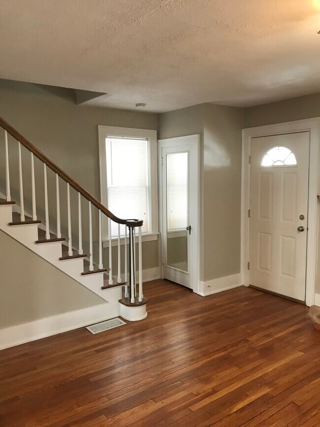 Natural Wood Floors - 1417 Bellaire Place