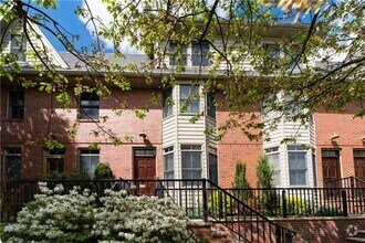 Building Photo - 270 Waterman St