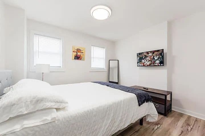 Building Photo - This updated 2-bedroom townhouse offers comfortable living in the heart of Olde Towne East. .