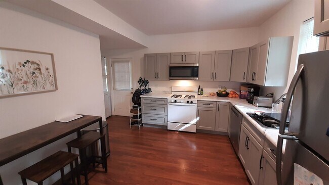 Foto del edificio - 405-409 S Aurora Street