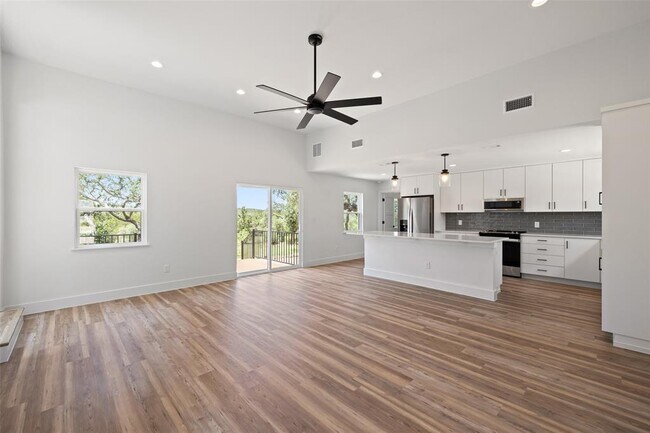 Foto del edificio - 11151 State Hwy 71